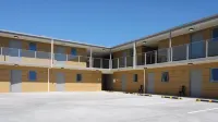 Stopforths Premium Accommodation - parking