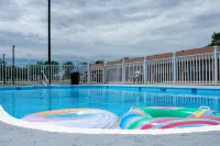 Americas Best Value Inn Chanute - Pools