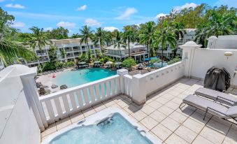 Elysium Private Apartments at Beach Club & Spa
