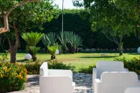 Villa Savarino B&B a Vittoria #Piscina con Idromassaggio #Campo da Tennis #Zona Barbeque #Solarium #Centro Eventi Hotel in zona La Capannina