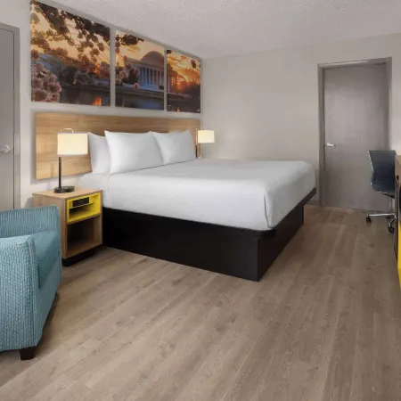 Days Inn by Wyndham Frederick