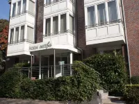 Entrée Hotel Groß Borstel Hotels in der Nähe von U-Bahnhof Lattenkamp