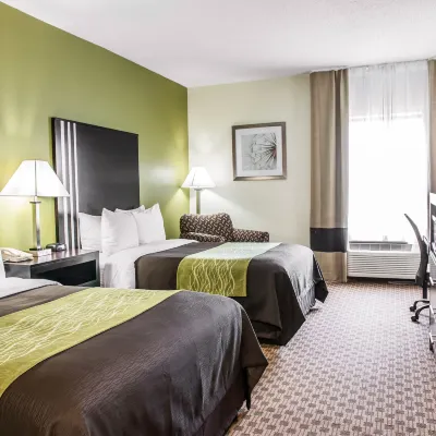 Comfort Inn East Hotel dekat Lapangan Golf Pleasant Run