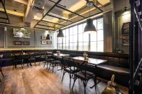 Maple Hotel Grogol - bar