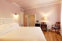 Hostal Los Castañuelos Hotels in Candeleda