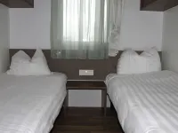 Comfortable Air-Conditioned Chalet in Limburg Hotels in Heijenrath