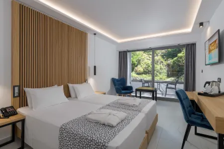 Oceanis Beach Hotel Отели рядом с достопримечательностью «Kremasti Beach»