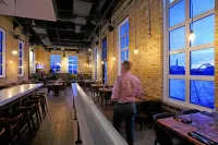 Mere Hotel Hotels in Winnipeg