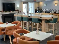 Cresthill Suites Syracuse - Breakfast