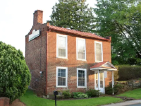 The Lafayette Inn & Restaurant Hotels in Greene County