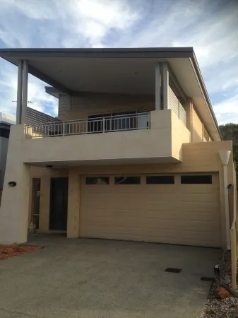 Busselton Holiday Home Отели рядом с достопримечательностью «Залив Джограф»