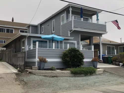 FULL OCEAN VIEW!!! 3 minute walk to beach, WiFi, Dogs welcomed upon approval - Homestays