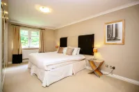 Turnberry Apartments Hotels near Sacred Hearts Of Jesus & Mary R C Church