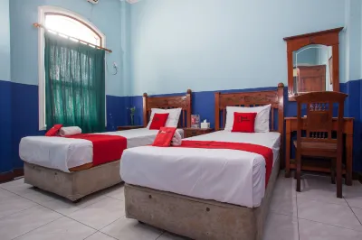 RedDoorz @ Genteng Surabaya 2 Các khách sạn ở Bubutan
