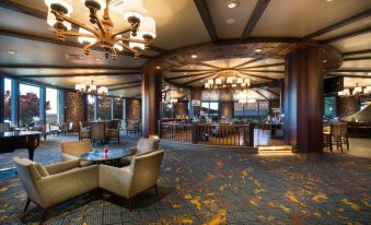 Lodge of Four Seasons Golf Resort, Marina & Spa