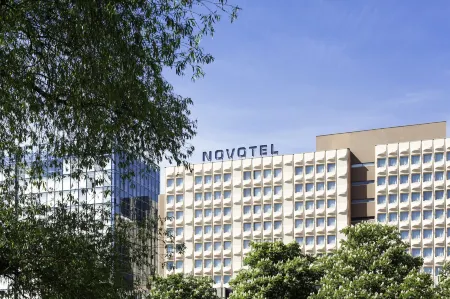 Novotel Strasbourg Centre Halles Отели рядом с достопримечательностью «Palais du Rhin»