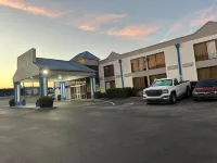Rodeway Inn Stone Mountain - parking