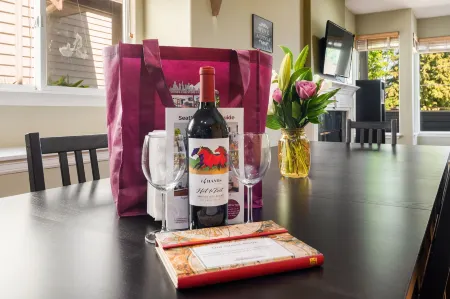 Seattle Vacation Home: the Vineyard Отели рядом с достопримечательностью «Governor Albert D. Rosellini Bridge»