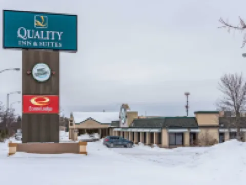 Quality Inn & Suites Hotels in Brainerd