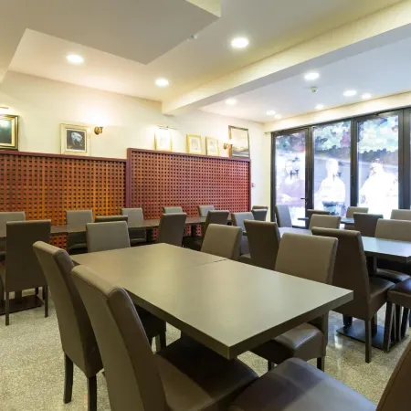 Hotel Sterling Garni Отели рядом с достопримечательностью «Парк Кошутняк»
