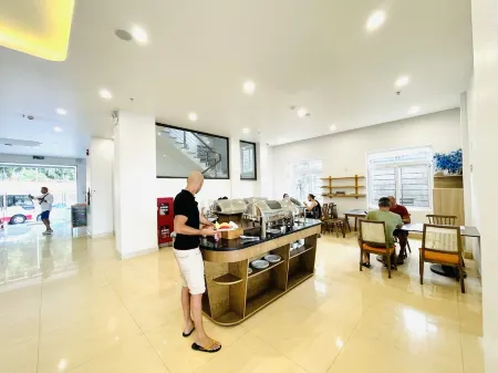 The Light Hotel Отели в г. Халонг