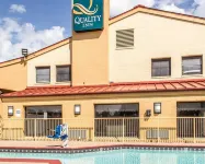 Quality Inn Tulsa Central - Rooftop Pools