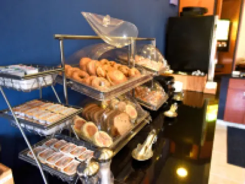 AmericInn by Wyndham Topeka トピーカのホテル