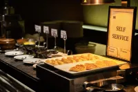 O Hotel Pune - servizio colazione