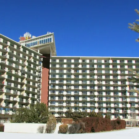 Satellite Hotel Отели рядом с достопримечательностью «Мировая Арена»