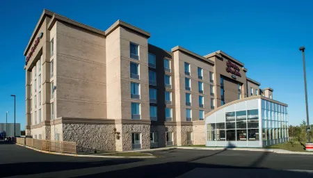 Hampton Inn & Suites by Hilton St. John's Airport Отели в г. Лоджи Бэй-Мидл Ков-Аутер Ков