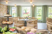 Villa Alma - breakfast