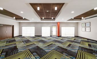 Holiday Inn Express & Suites Spring Hill