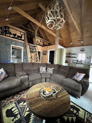 Cozy 3-bedroom cabin on Petit Jean Mountain with AC, WiFi