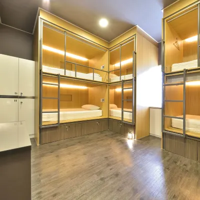 With U Hotel & Guesthouse Отели рядом с достопримечательностью «Порт Daepohang»
