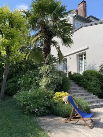 Maison d'Hôtes Joussaume Latour Отели в г. Этамп-Сюр-Марн