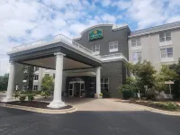 La Quinta Inn & Suites by Wyndham Milwaukee SW New Berlin Hotels in Franklin