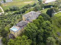 Castello di Serragiumenta Hotel a Altomonte