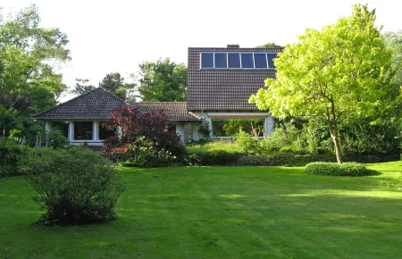 Ferienhaus am Wung, Husum Отели рядом с достопримечательностью «Парк Хузумер Шлос»