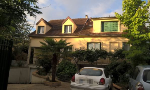 Chambre Dans Une Maison Pleine de VIE - Housity