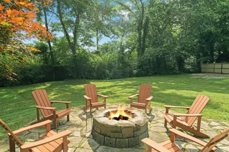 French Farmhouse-Leipers Fork- Countryside -Views!