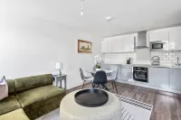 Luxurious 2 Bedroom Apartment with Free Parking in Chelmsford City Centre Hotels in Chelmsford