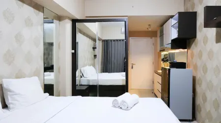 Comfy and Tidy Studio at Orchard Supermall Mansion Apartment Отели рядом с достопримечательностью «Universitas Ciputra Surabaya»
