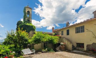 Cosy Farmhouse in Bacchereto with Swimming Pool