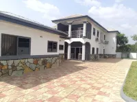 Adenta-Accra - 3 Beds - Sleeps 6 - Private Parking Hotels in Adenta Municipality
