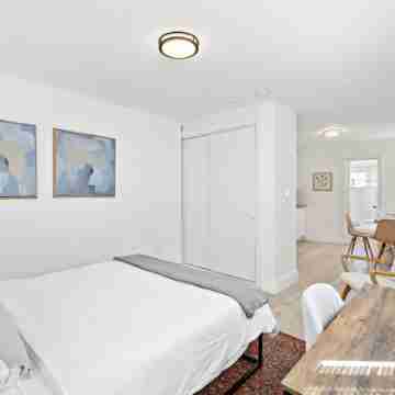 Lovely Studio with Great Location + Free Parking Rooms