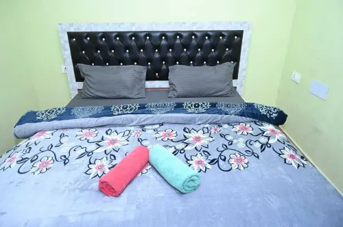 Family Home Stay Hotels in Tehri Range