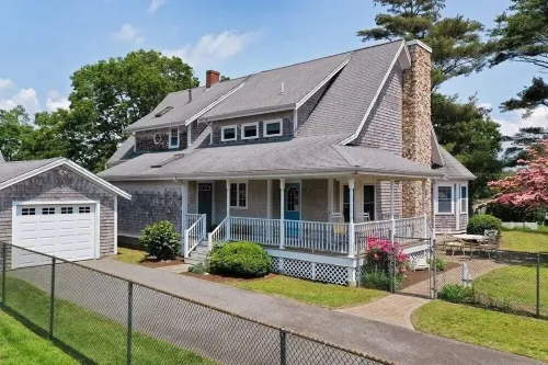 Waterfront Amazing views - private access to Parkwood beach