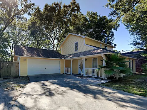 The Yellow House - parking