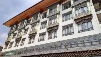 Tashi Yid Wong Grand Hotel a Yusipang