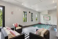 Private Pool, Dog Friendly, Theater, Game Room!